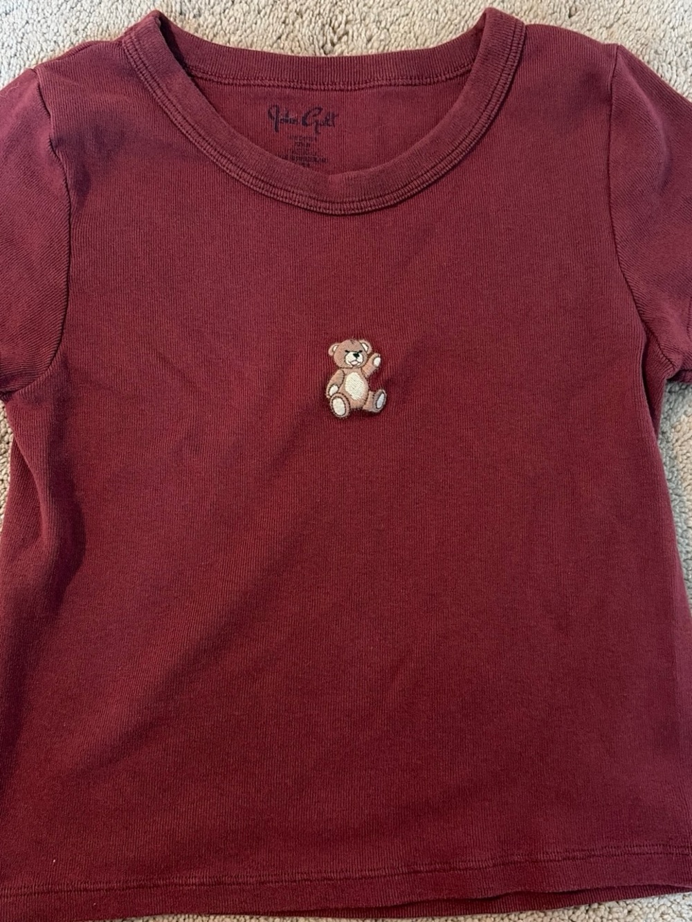 BRANDY MELVILLE embroidered teddy bear maroon cropped tee